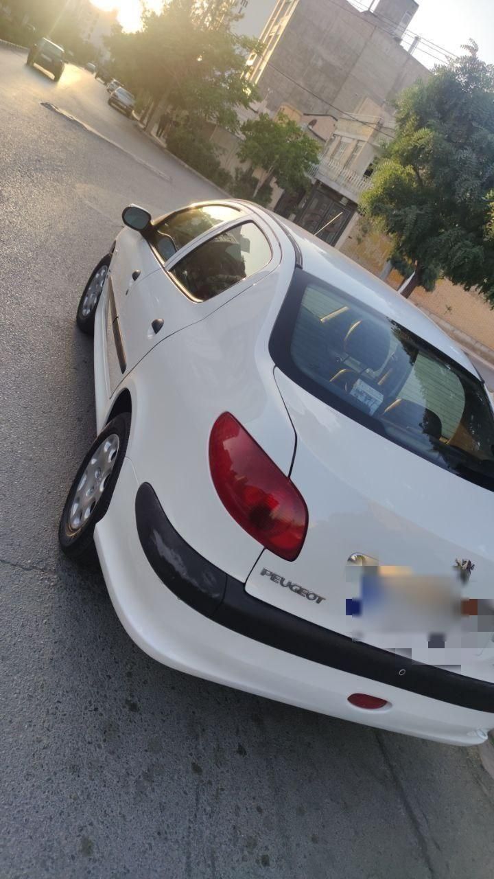 پژو ۲۰۶ صندوق دار v8 - 1392