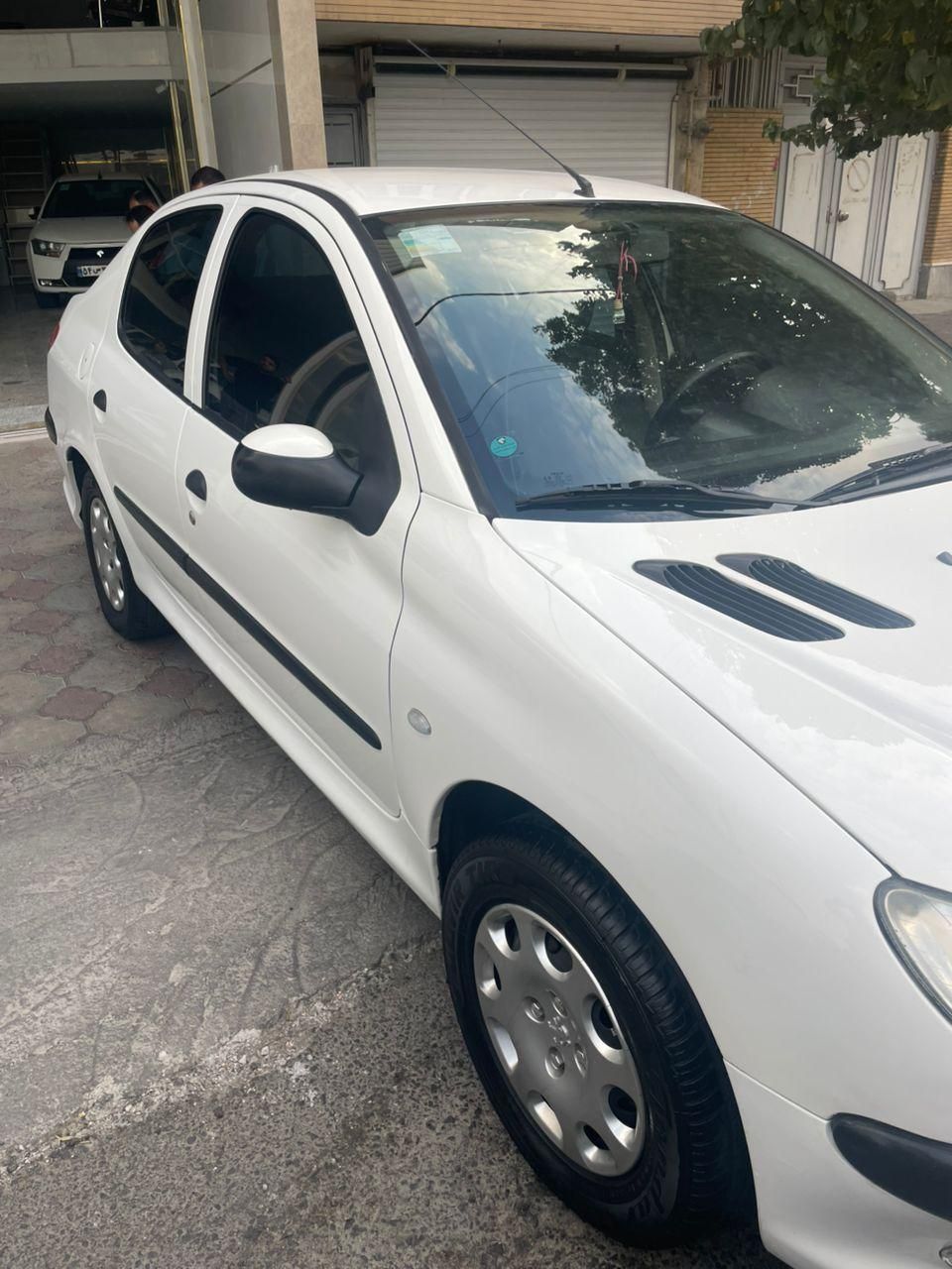 پژو ۲۰۶ صندوق دار v8 - 1392
