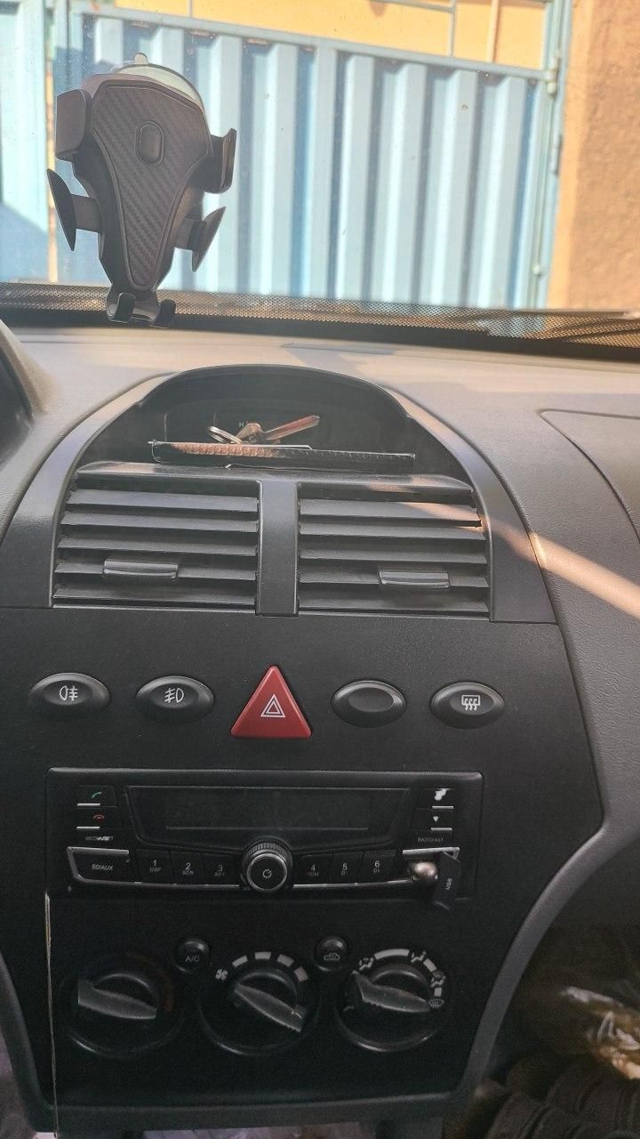 تیبا صندوق دار SX - 1400