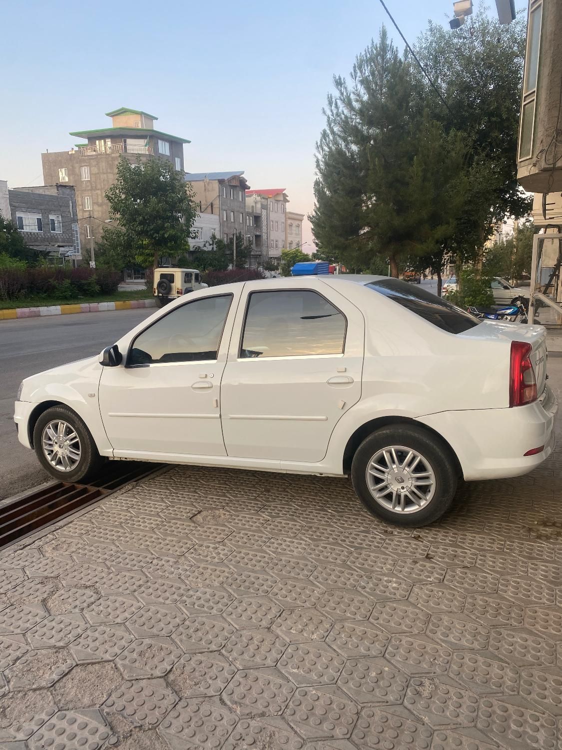 رنو تندر 90 پلاس اتوماتیک - 1396