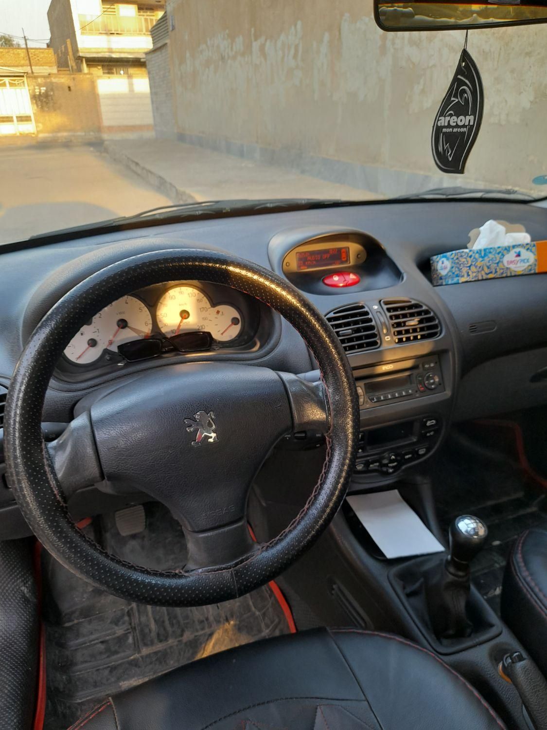 پژو ۲۰۶ صندوق دار v8 - 1396