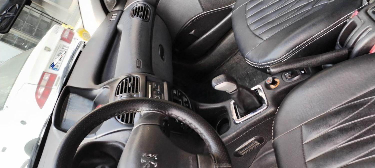 پژو ۲۰۶ صندوق دار v8 - 1393