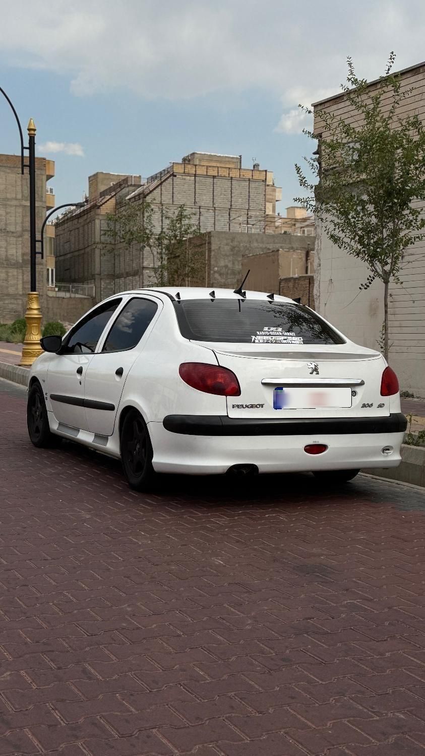 پژو ۲۰۶ صندوق دار v8 - 1393