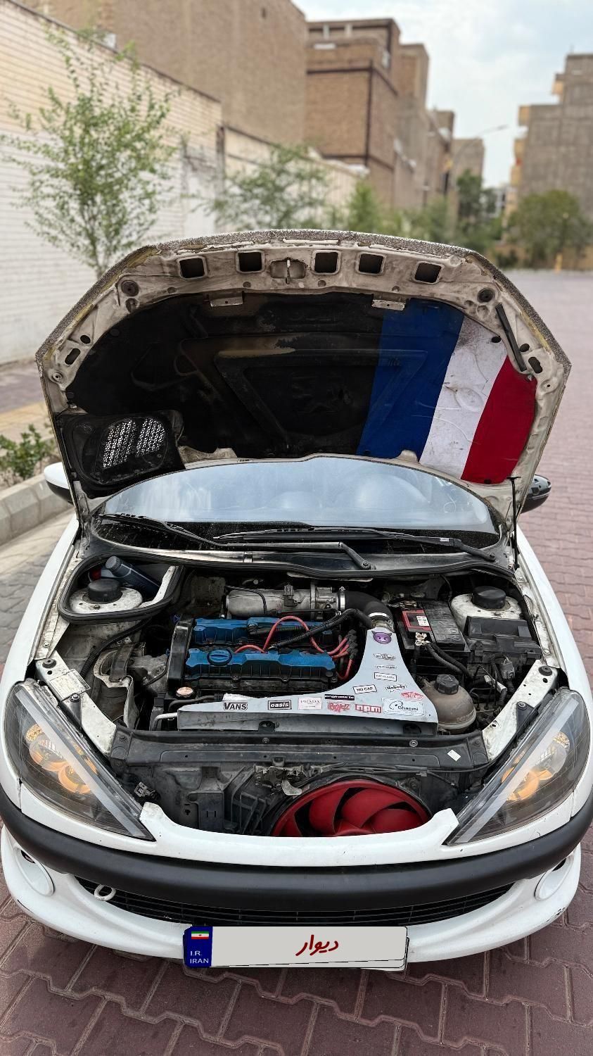 پژو ۲۰۶ صندوق دار v8 - 1393