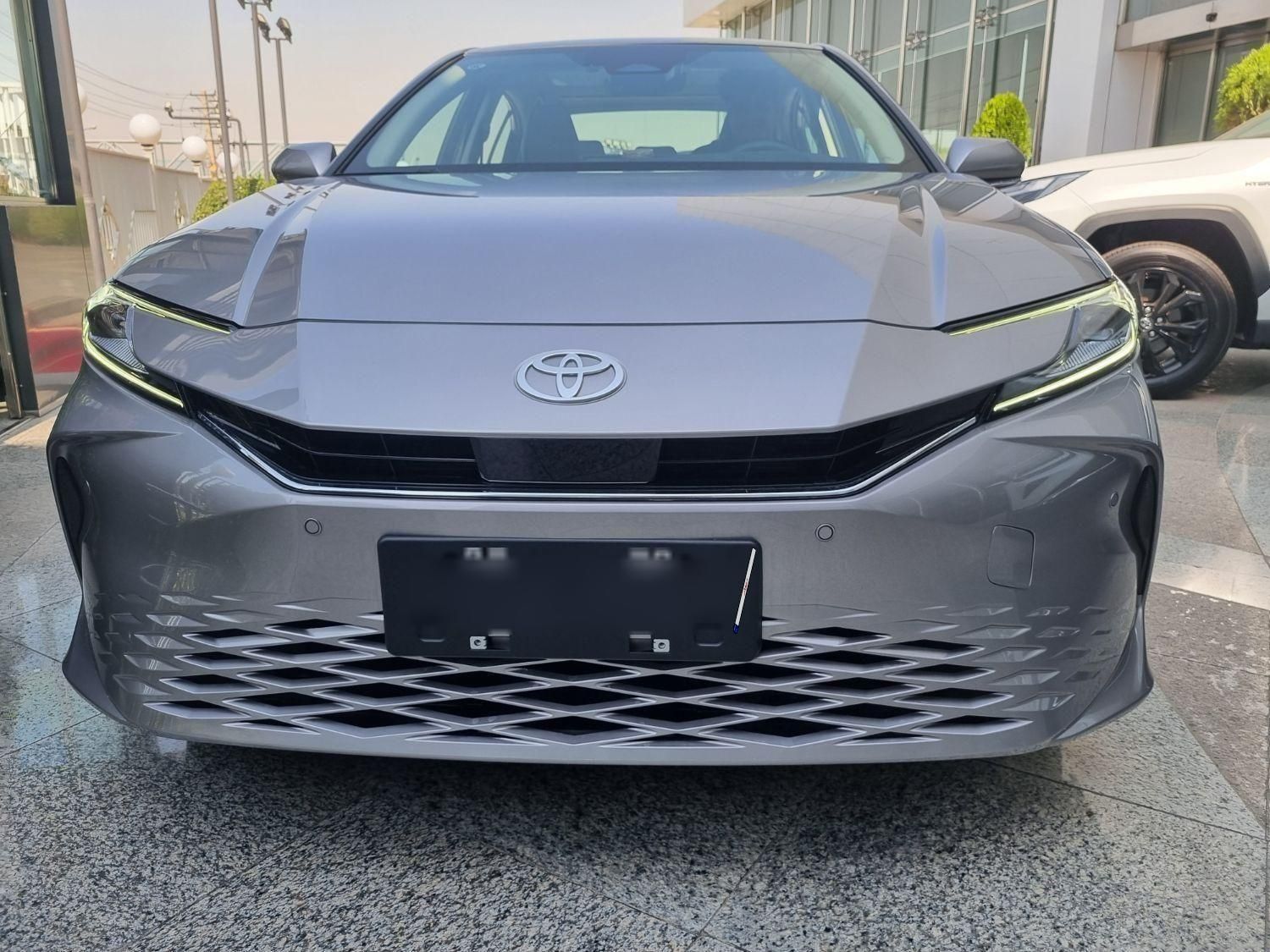 تویوتا کمری XLE - 2024