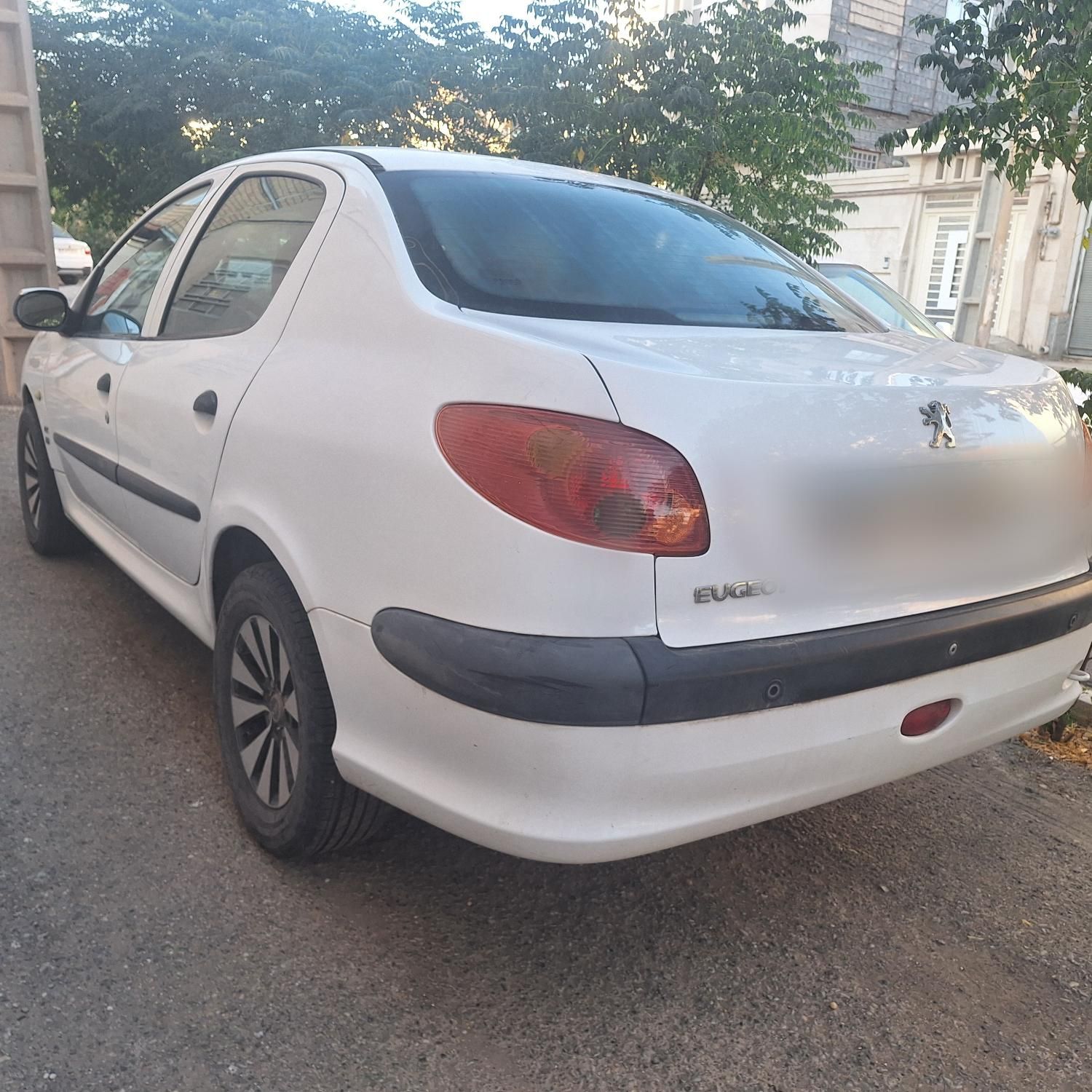پژو ۲۰۶ صندوق دار v8 - 1392
