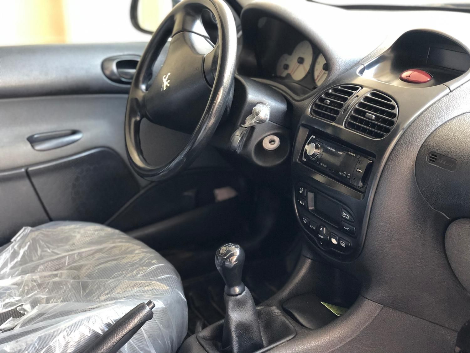 پژو ۲۰۶ صندوق دار v8 - 1395