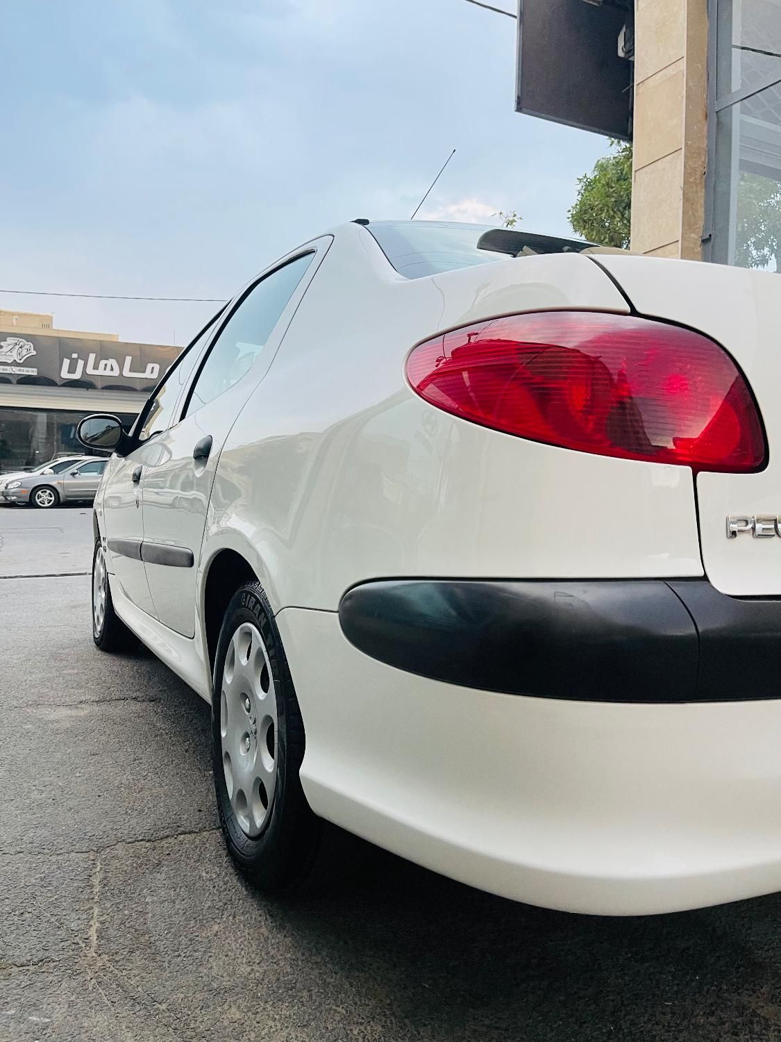 پژو ۲۰۶ صندوق دار v8 - 1396
