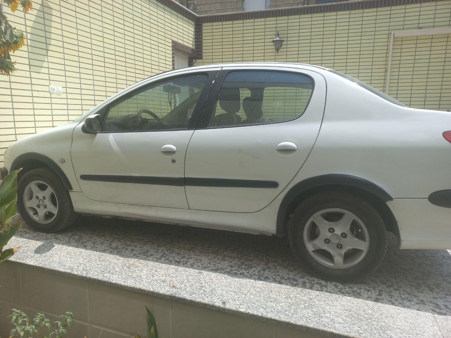 پژو ۲۰۶ صندوق دار v8 - 1390