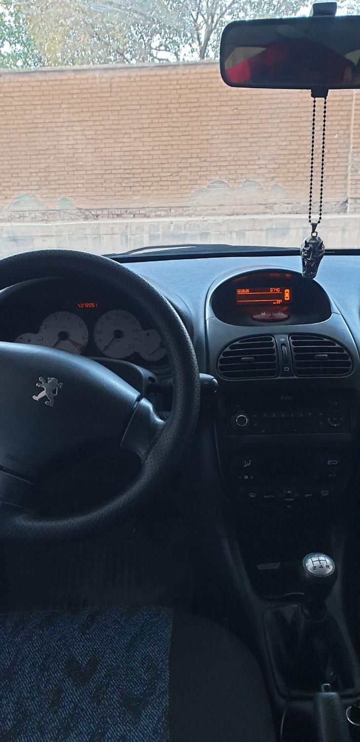 پژو ۲۰۶ صندوق دار v8 - 1396