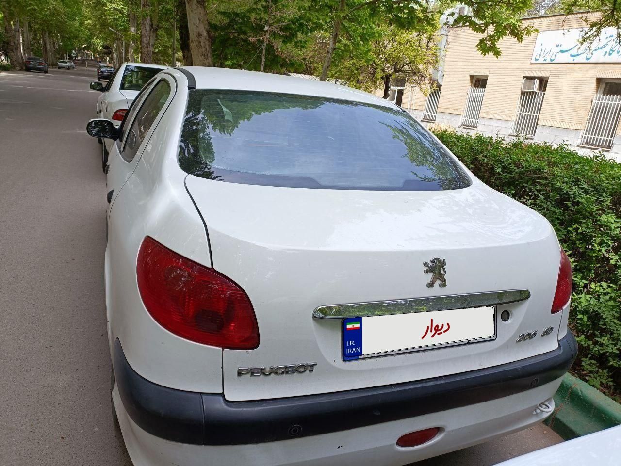پژو ۲۰۶ صندوق دار v8 - 1396