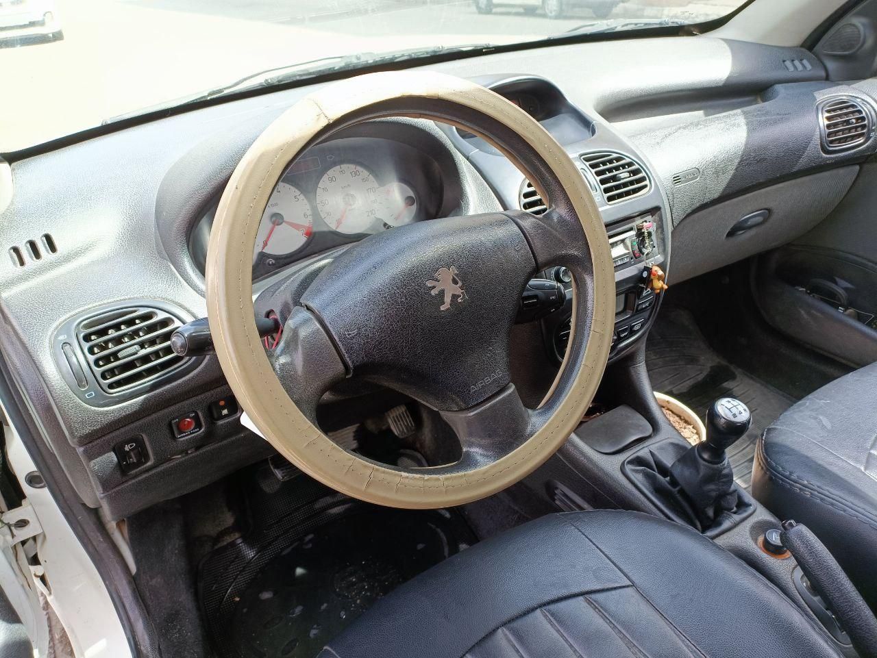 پژو ۲۰۶ صندوق دار v8 - 1396