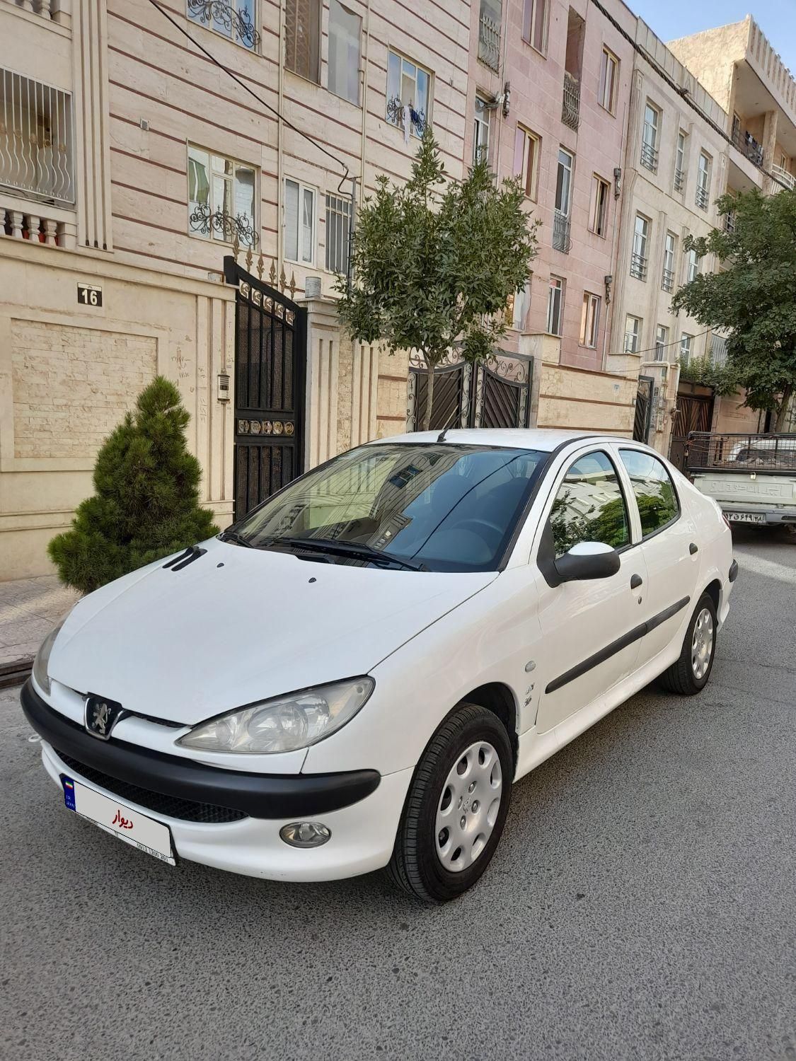 پژو ۲۰۶ صندوق دار v8 - 1391