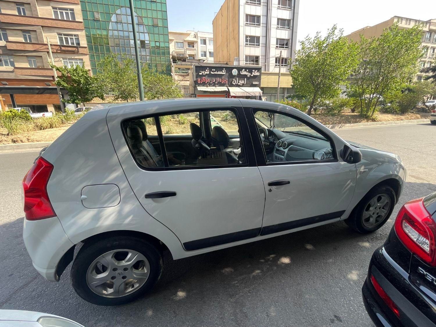 رنو ساندرو دنده ای - 1395