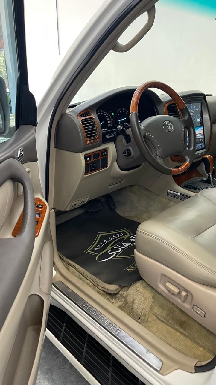 تویوتا لندکروز VXR نسل ۵ - 2006