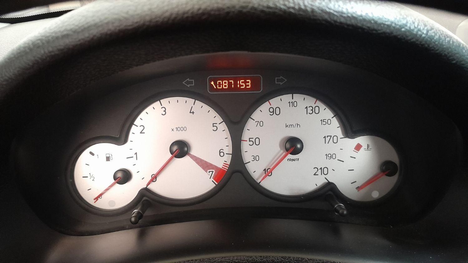 پژو ۲۰۶ صندوق دار v8 - 1394