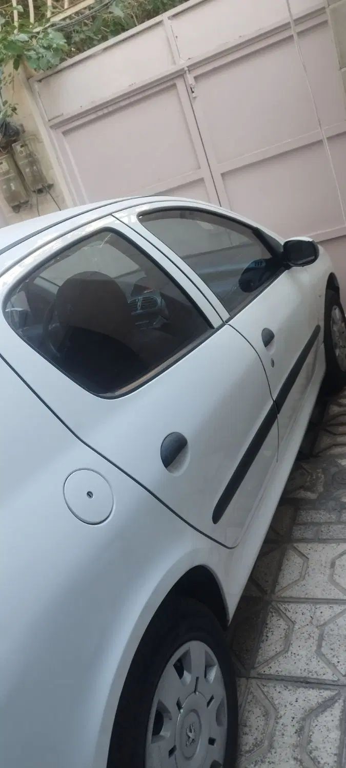 پژو ۲۰۶ صندوق دار v8 - 1398