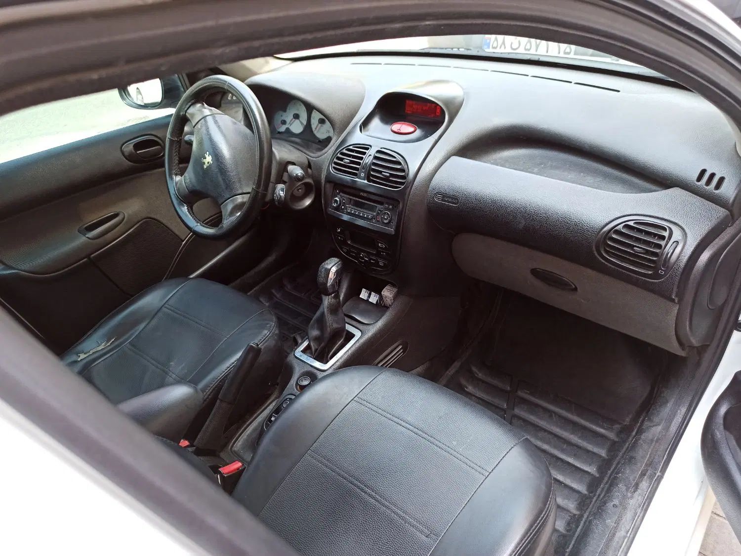 پژو ۲۰۶ صندوق دار v8 - 1396
