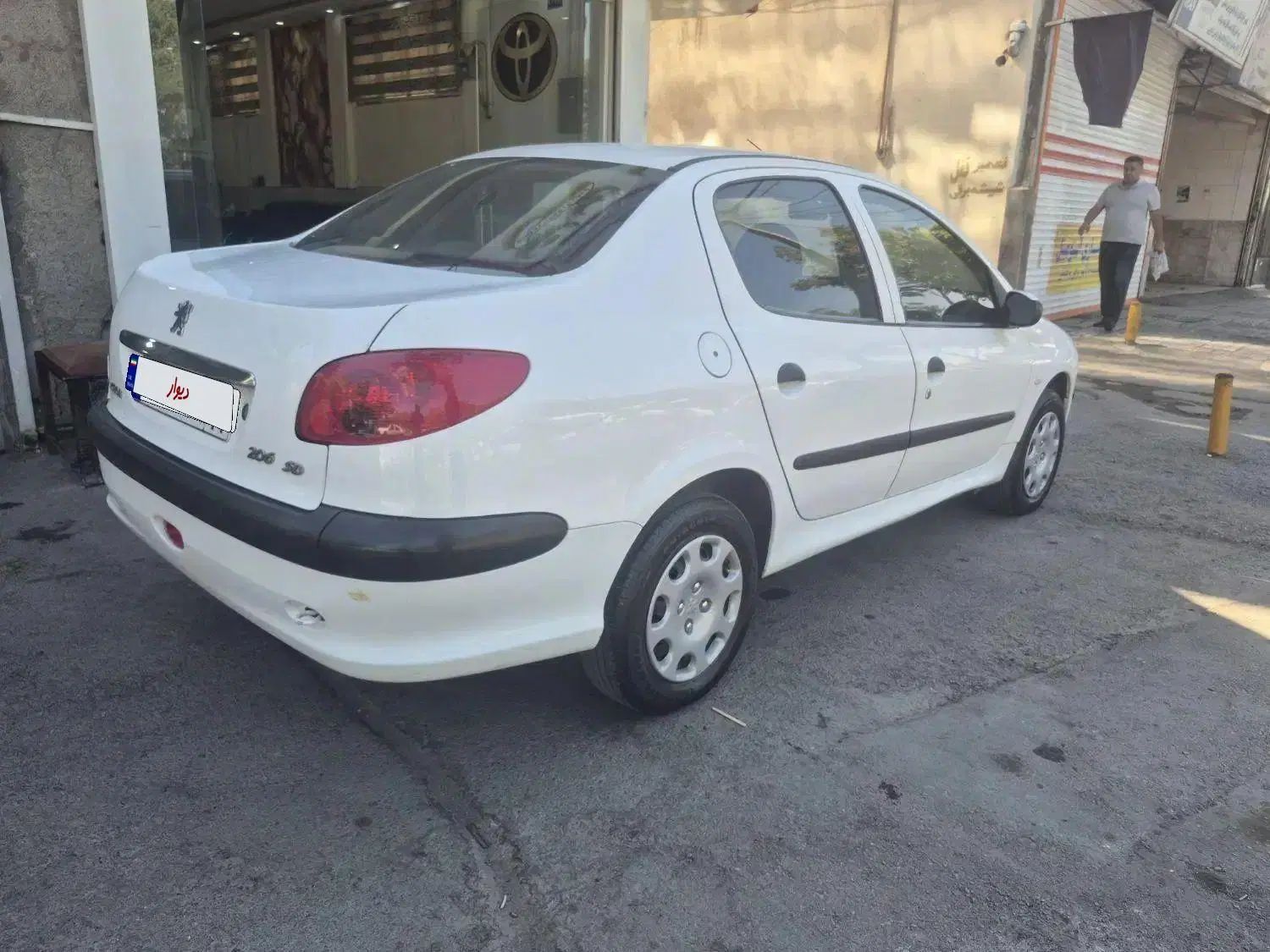 پژو ۲۰۶ صندوق دار v8 - 1390