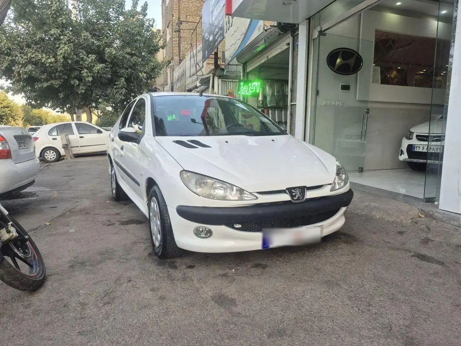 پژو ۲۰۶ صندوق دار v8 - 1390