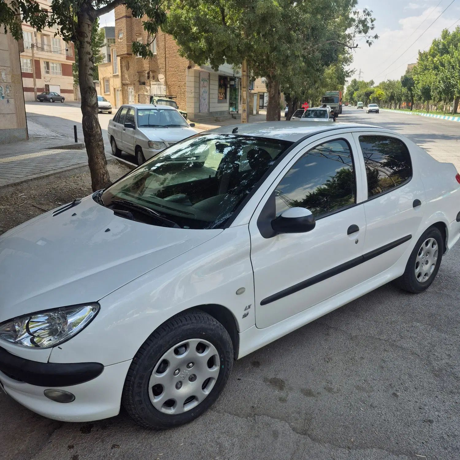 پژو ۲۰۶ صندوق دار v8 - 1395