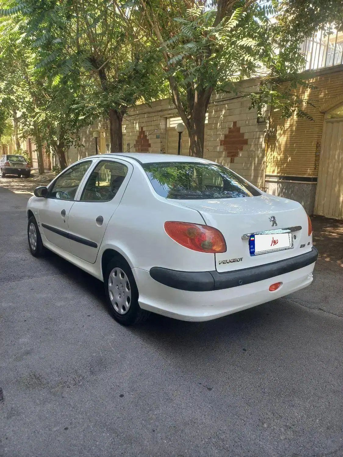 پژو ۲۰۶ صندوق دار v8 - 1393