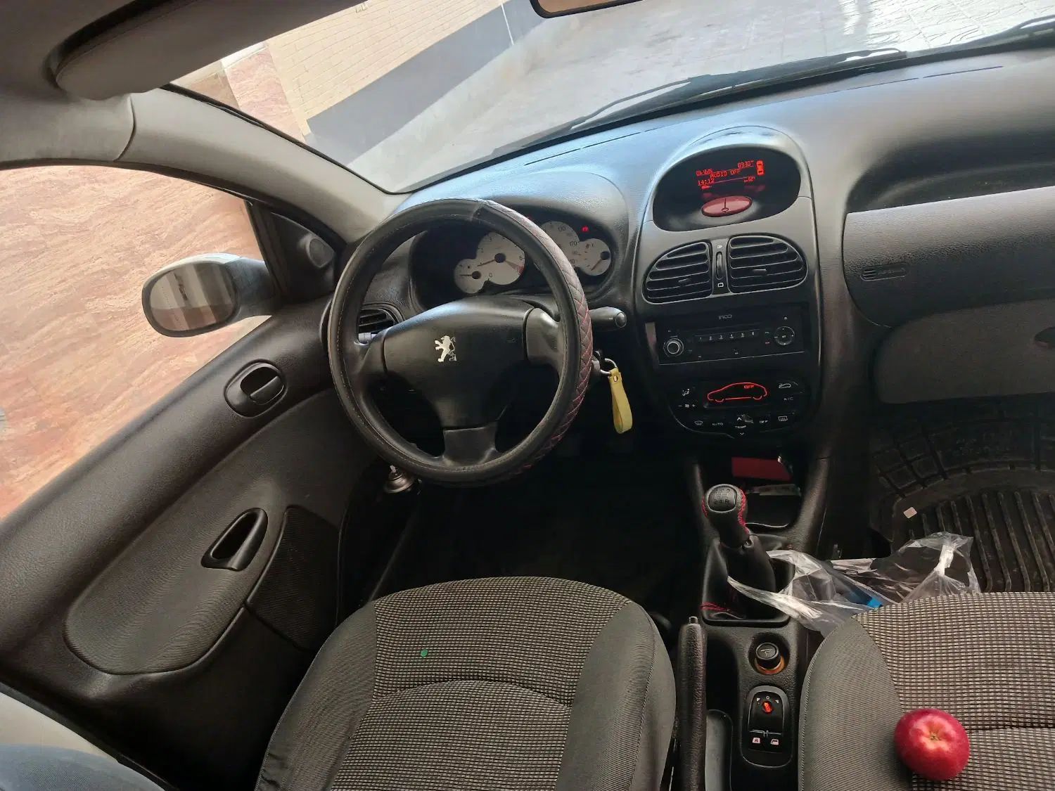 پژو ۲۰۶ صندوق دار v8 - 1395