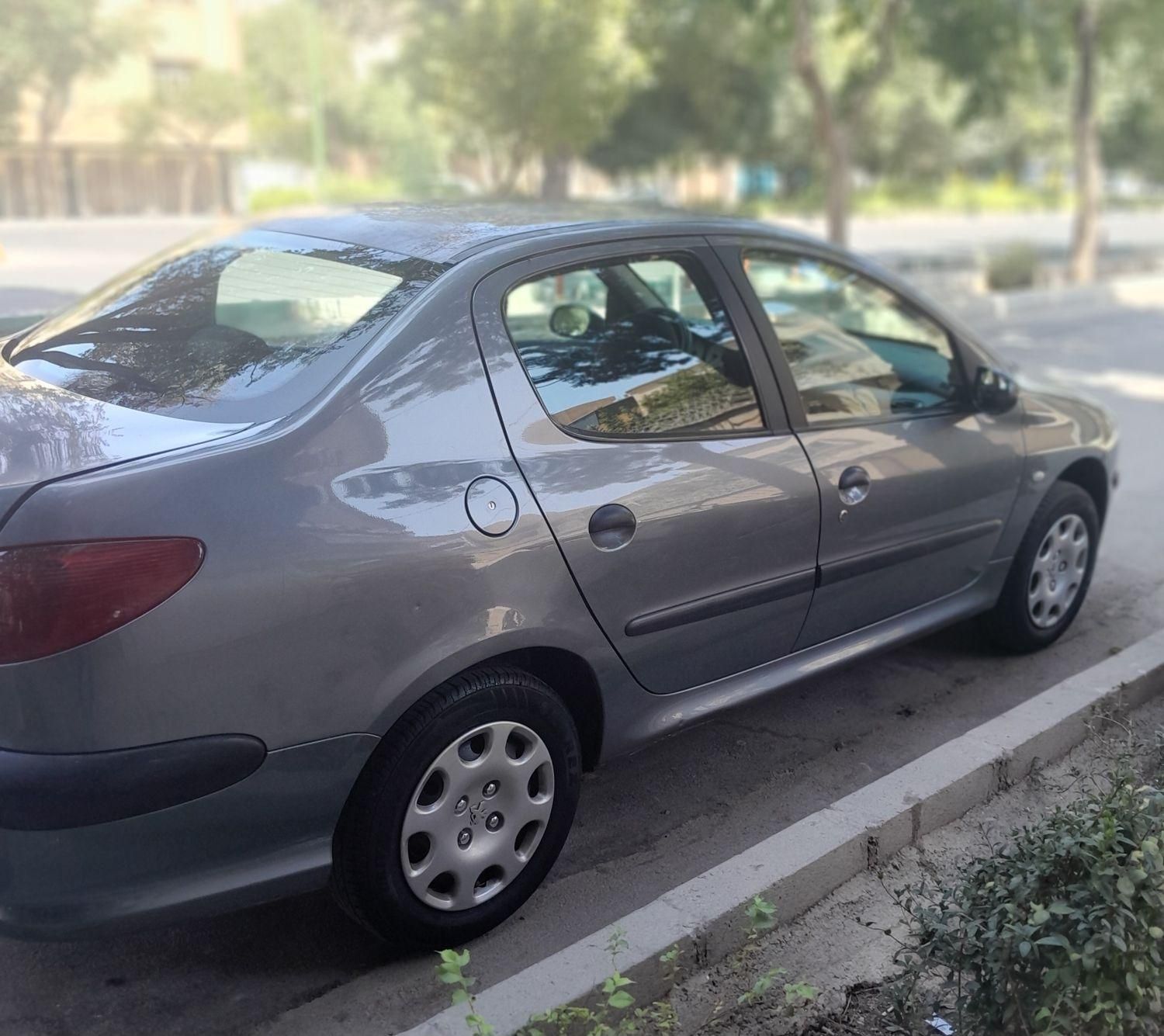 پژو ۲۰۶ صندوق دار v8 - 1393