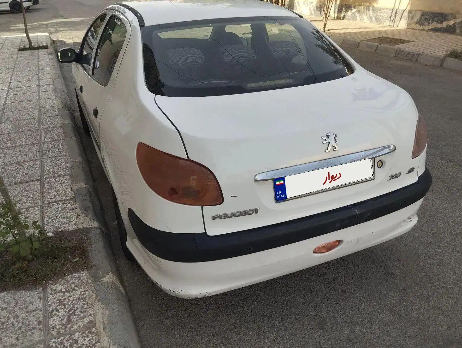 پژو ۲۰۶ صندوق دار v8 - 1393