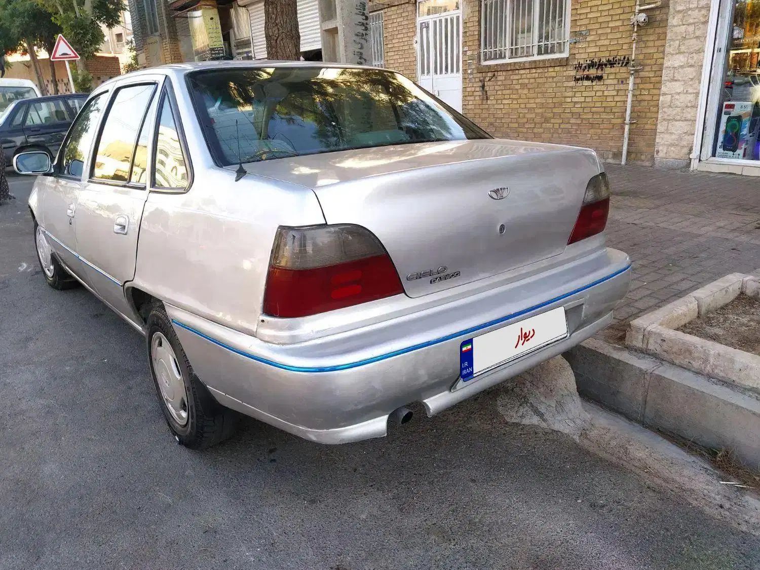دوو سیلو سدان - 1381