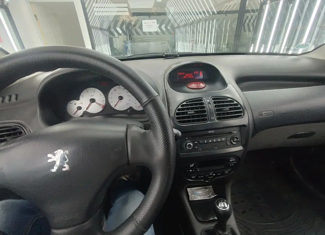 پژو ۲۰۶ صندوق دار v8 - 1394