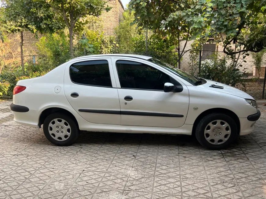 پژو ۲۰۶ صندوق دار v8 - 1396