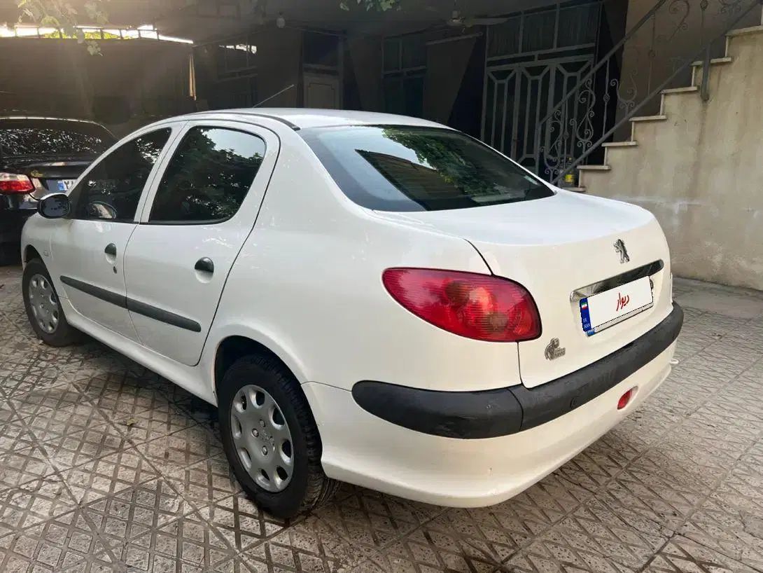 پژو ۲۰۶ صندوق دار v8 - 1396