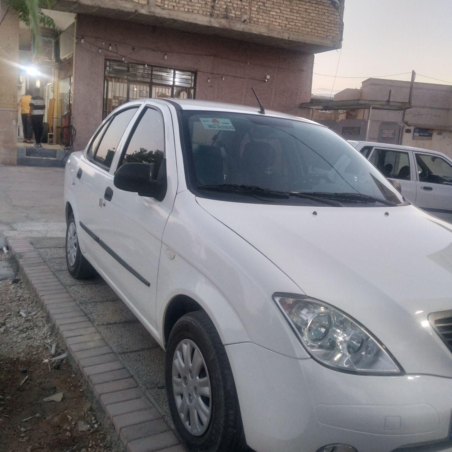 تیبا صندوق دار SX - 1400
