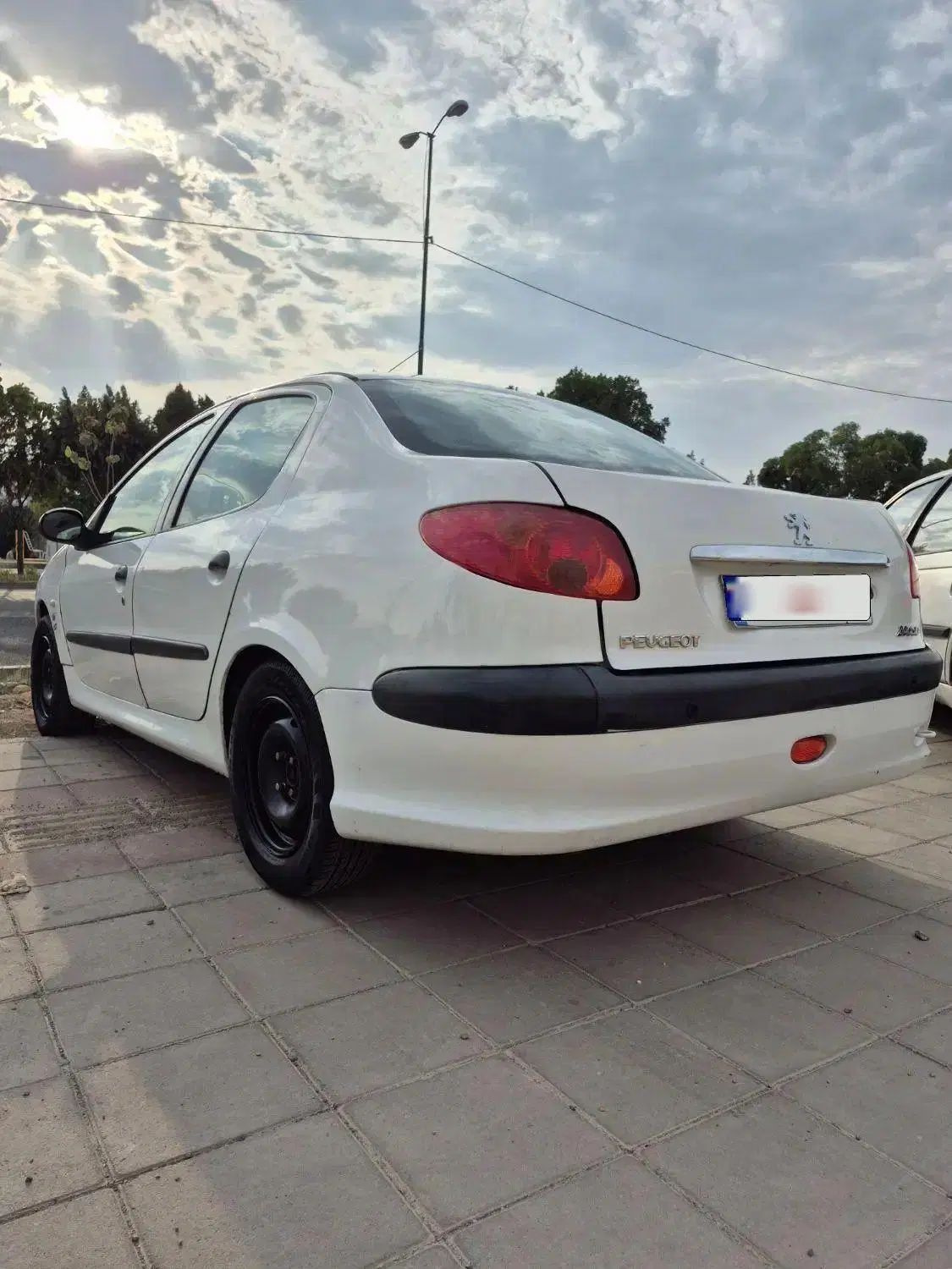 پژو ۲۰۶ صندوق دار v8 - 1396