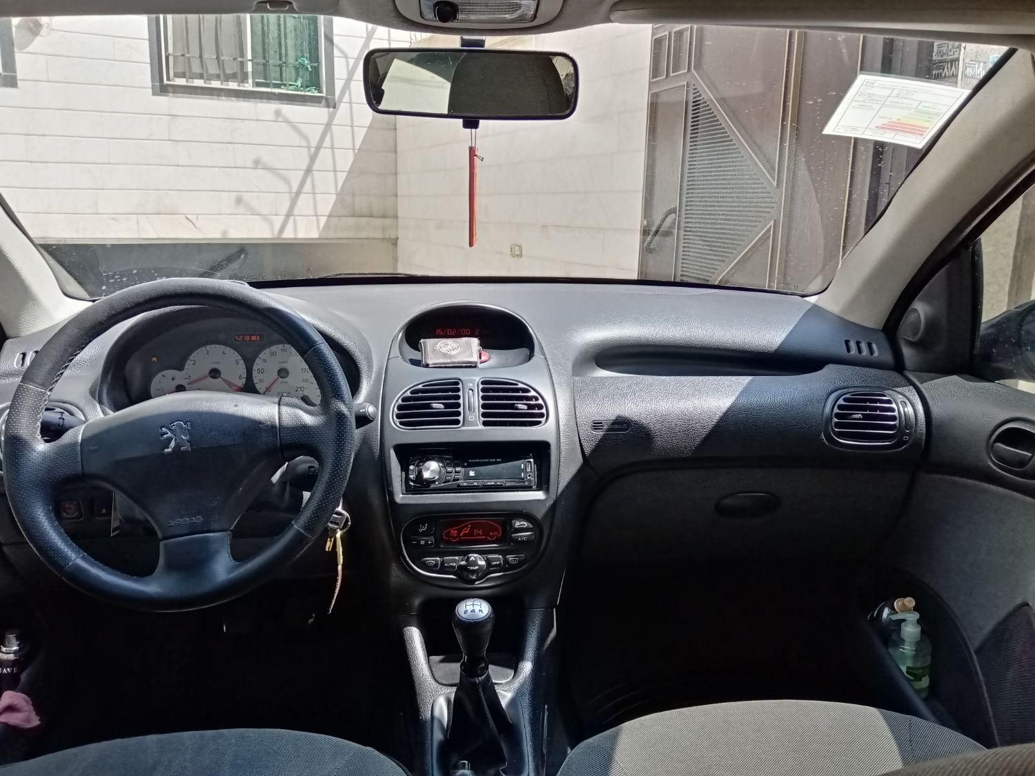 پژو ۲۰۶ صندوق دار v8 - 1391