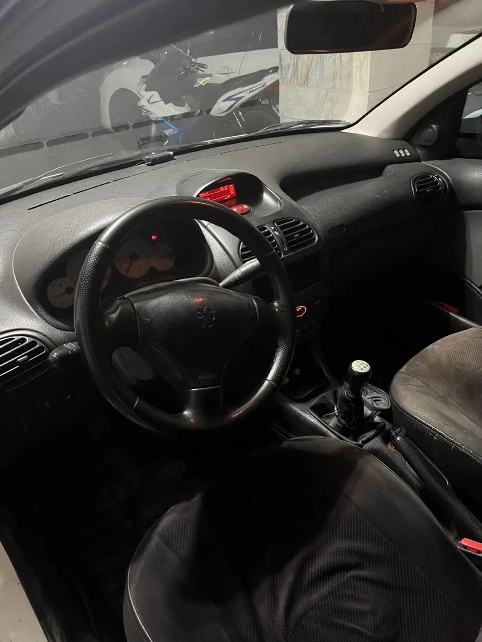 پژو ۲۰۶ صندوق دار v8 - 1395