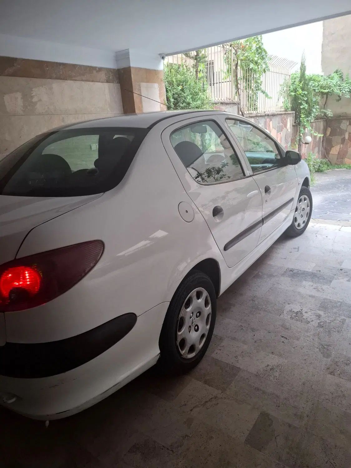 پژو ۲۰۶ صندوق دار v8 - 1392