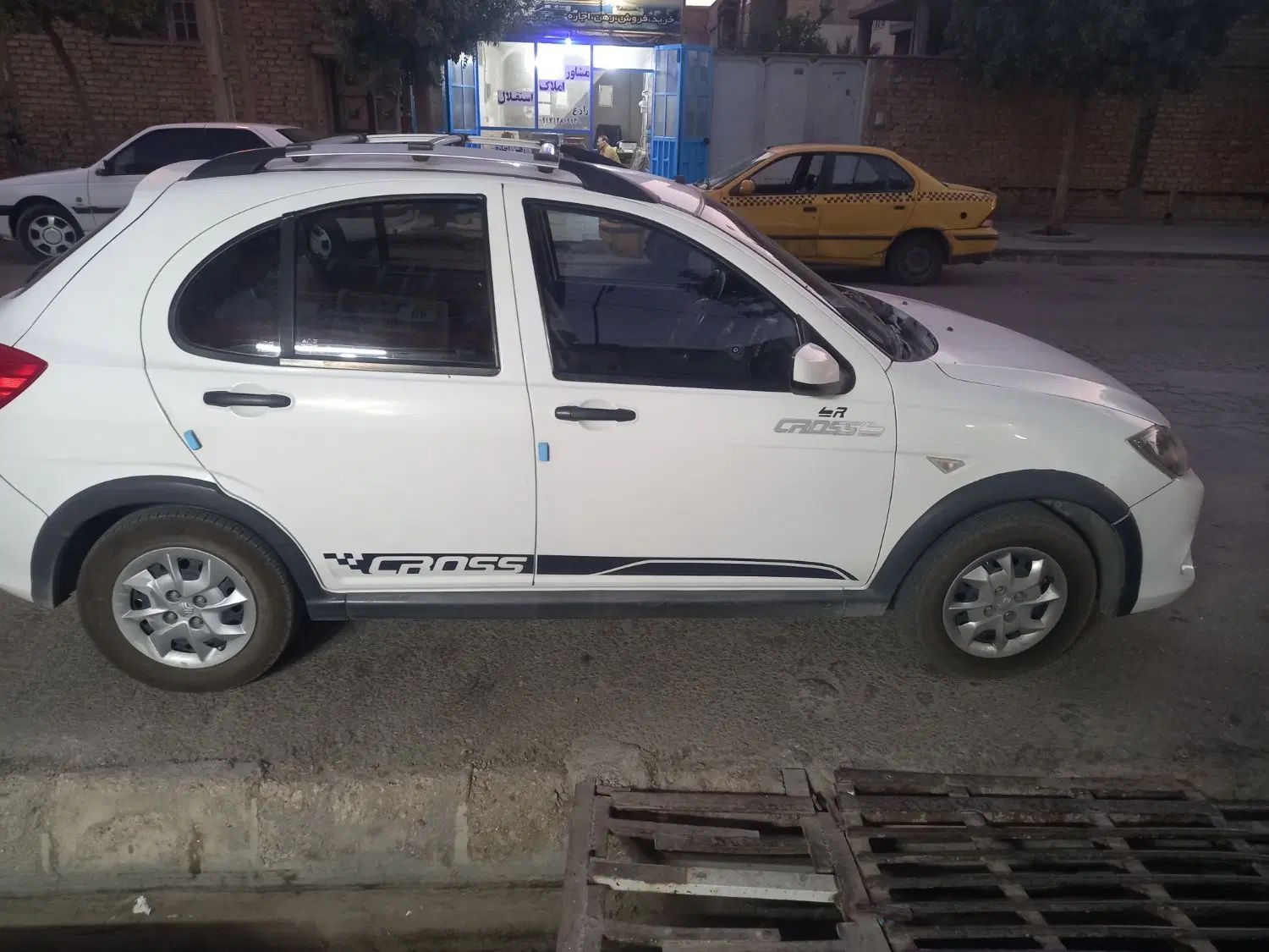خودرو کوییک، معمولی آگهی ann_19867480