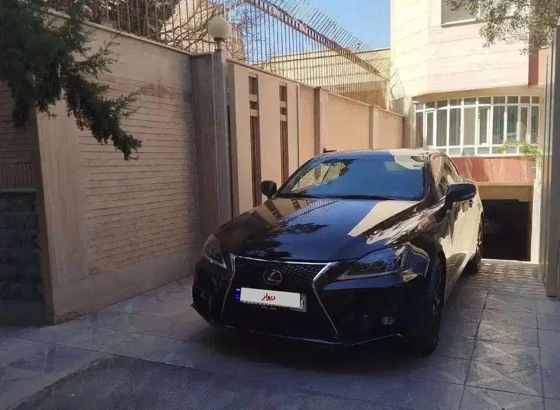 خودرو لکسوس، IS کروک آگهی ann_19868126