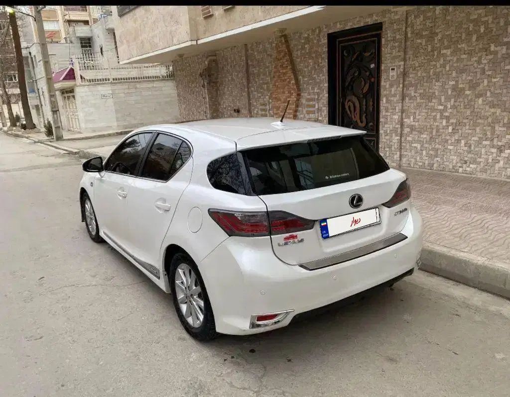 خودرو لکسوس، CT آگهی ann_19870204