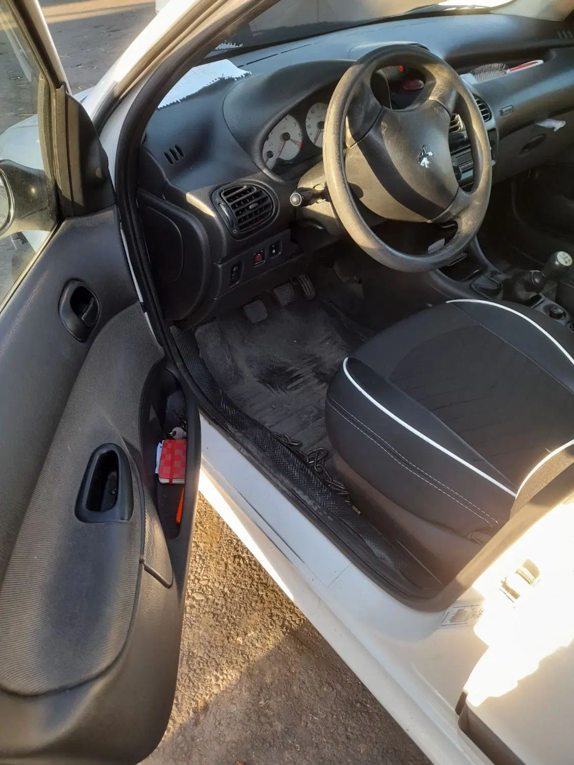 پژو ۲۰۶ صندوق دار v8 - 1393