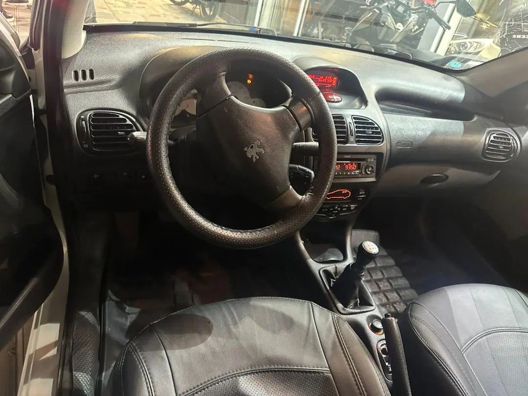 پژو ۲۰۶ صندوق دار v8 - 1397