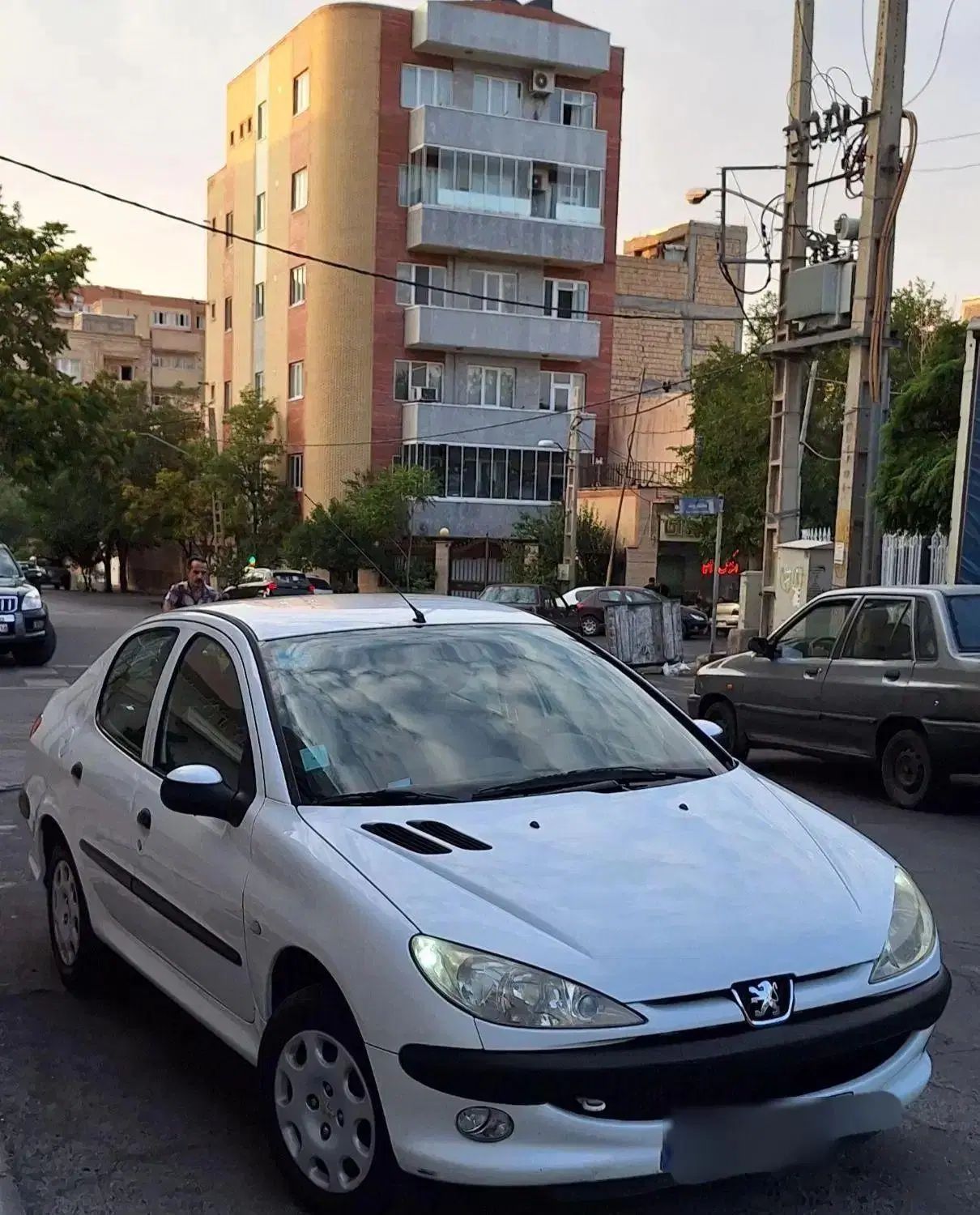 پژو ۲۰۶ صندوق دار v8 - 1392