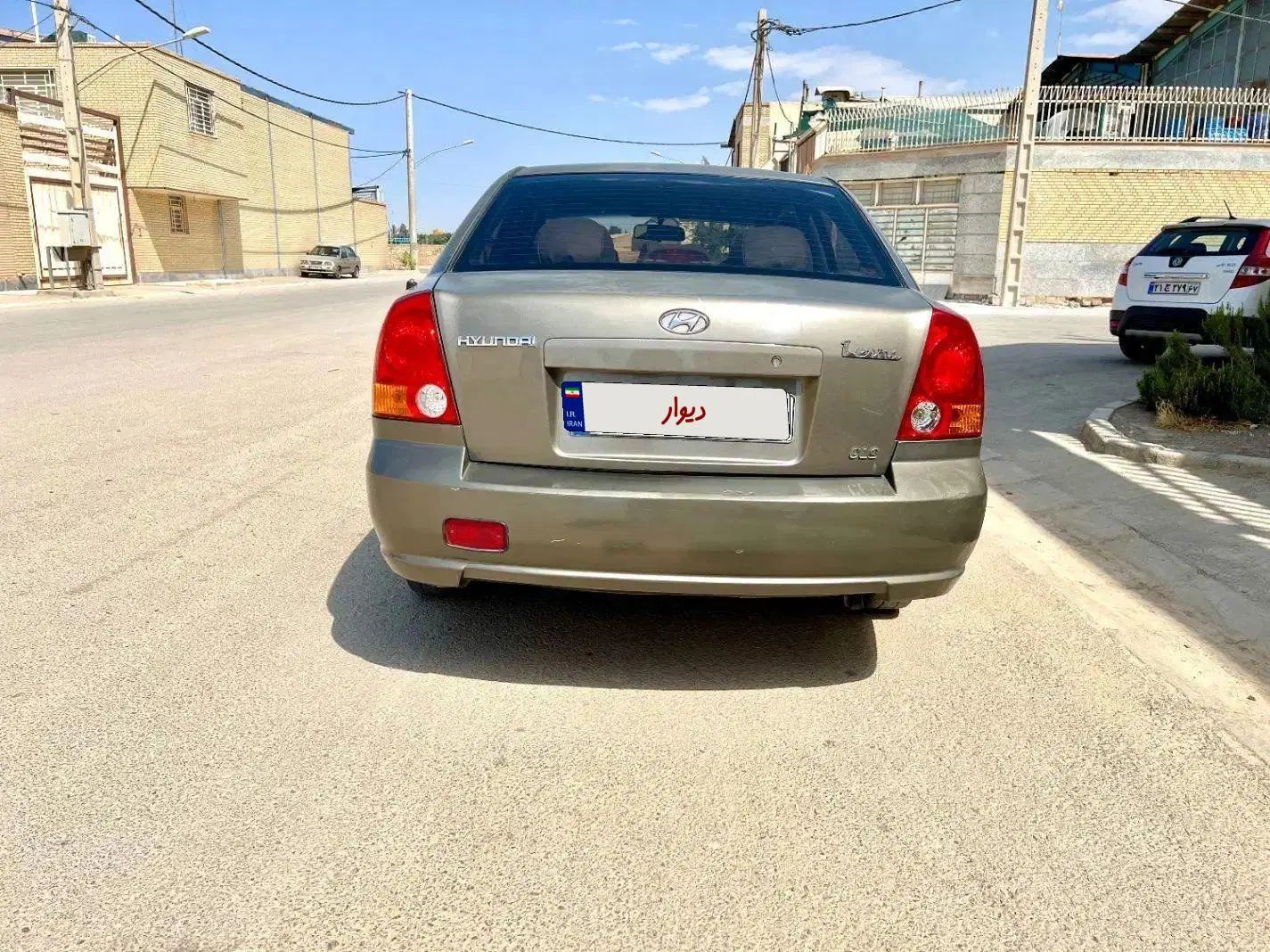 هیوندای ورنا دنده‌ ای - 1385
