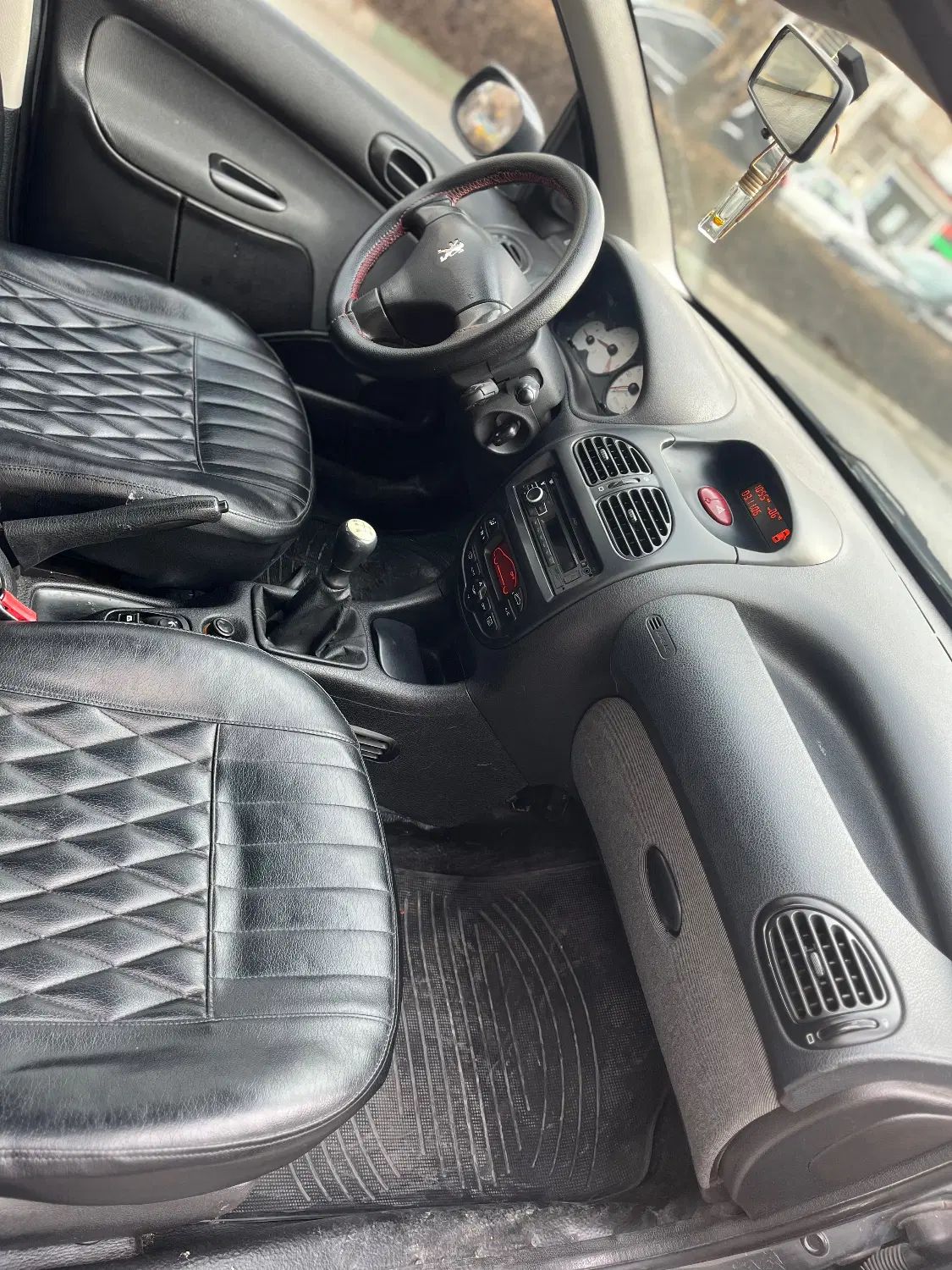 پژو ۲۰۶ صندوق دار v8 - 1393