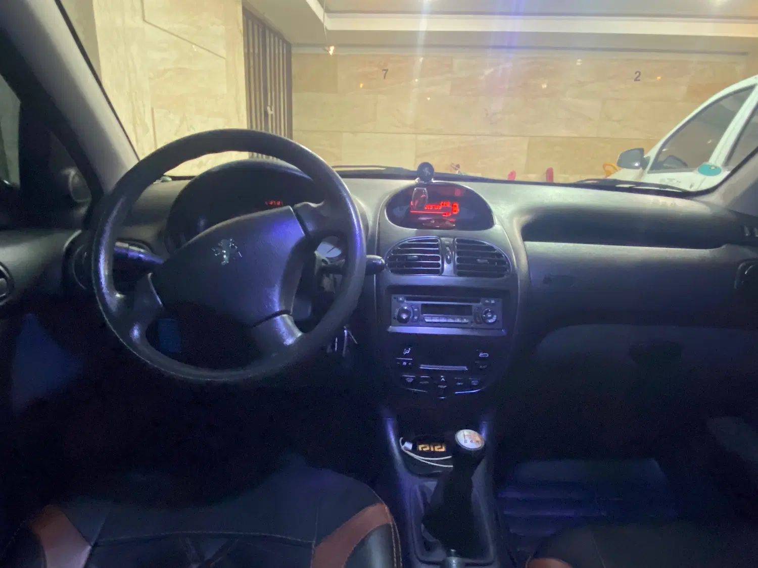 پژو ۲۰۶ صندوق دار v8 - 1397
