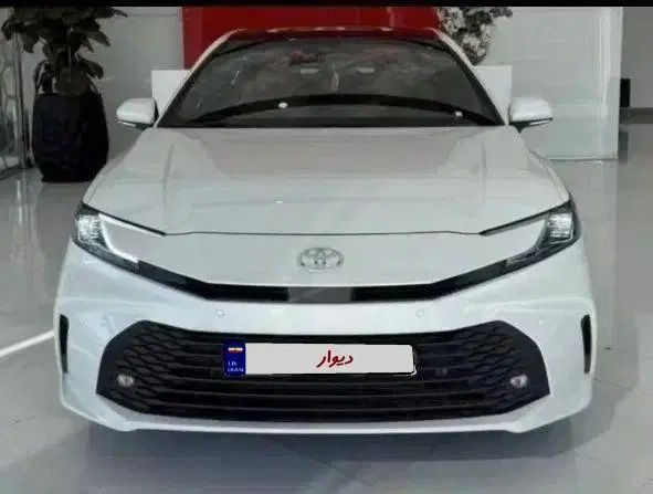 تویوتا کمری XLE - 2025