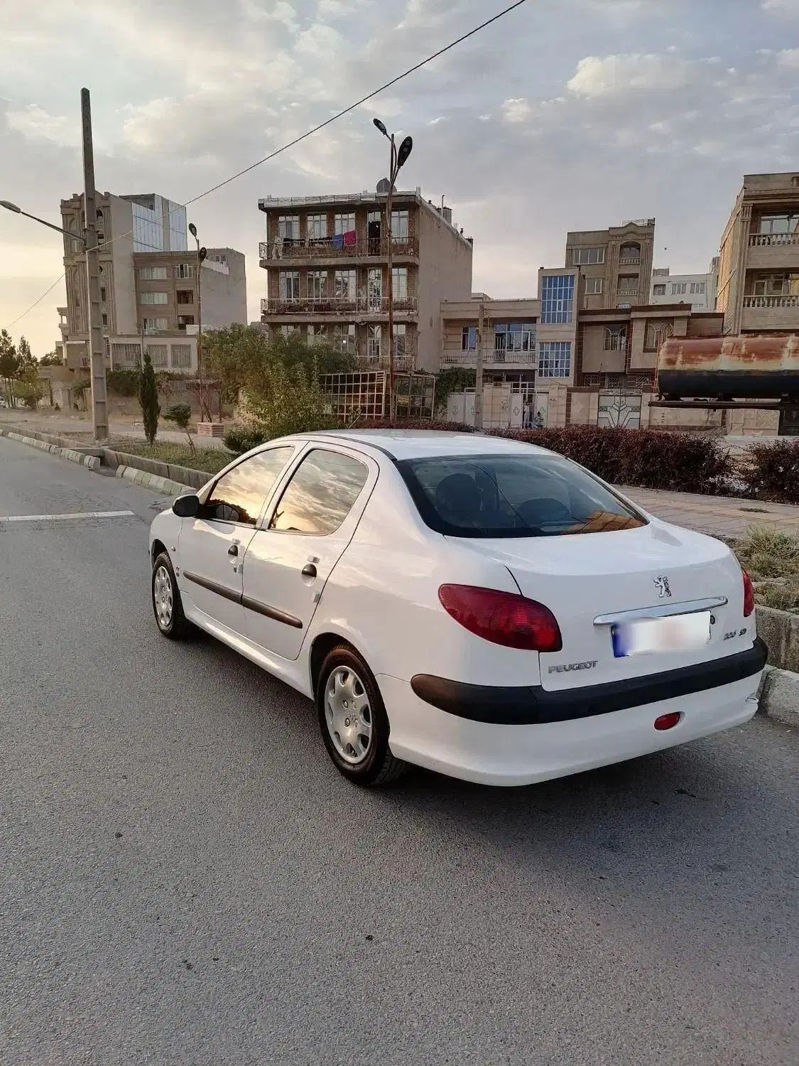 پژو ۲۰۶ صندوق دار v8 - 1396