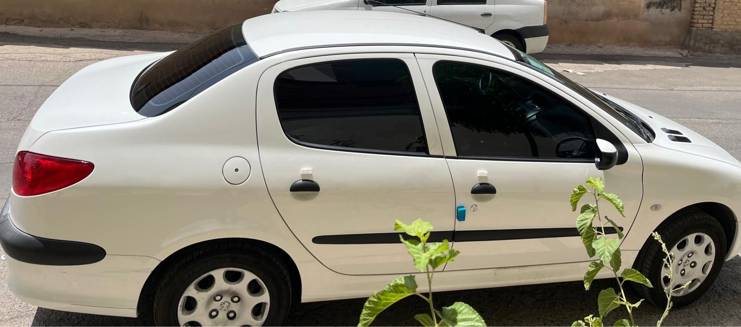 پژو ۲۰۶ صندوق دار v8 - 1399